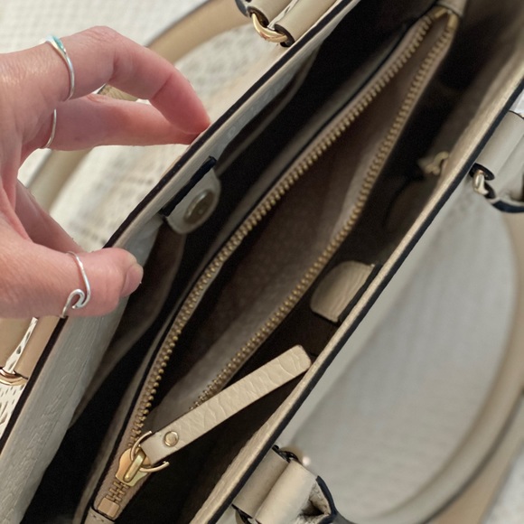 Kate Spade Delaney Purse - Picture 5 of 6